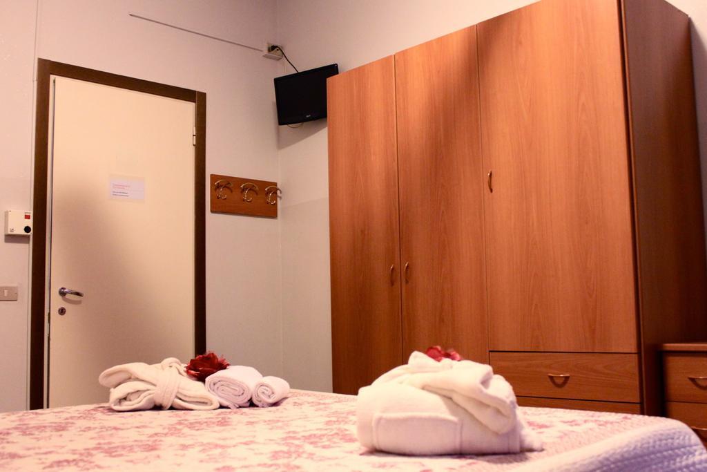 Antica Brianza Alloggi Bed & Breakfast Bergamo Phòng bức ảnh