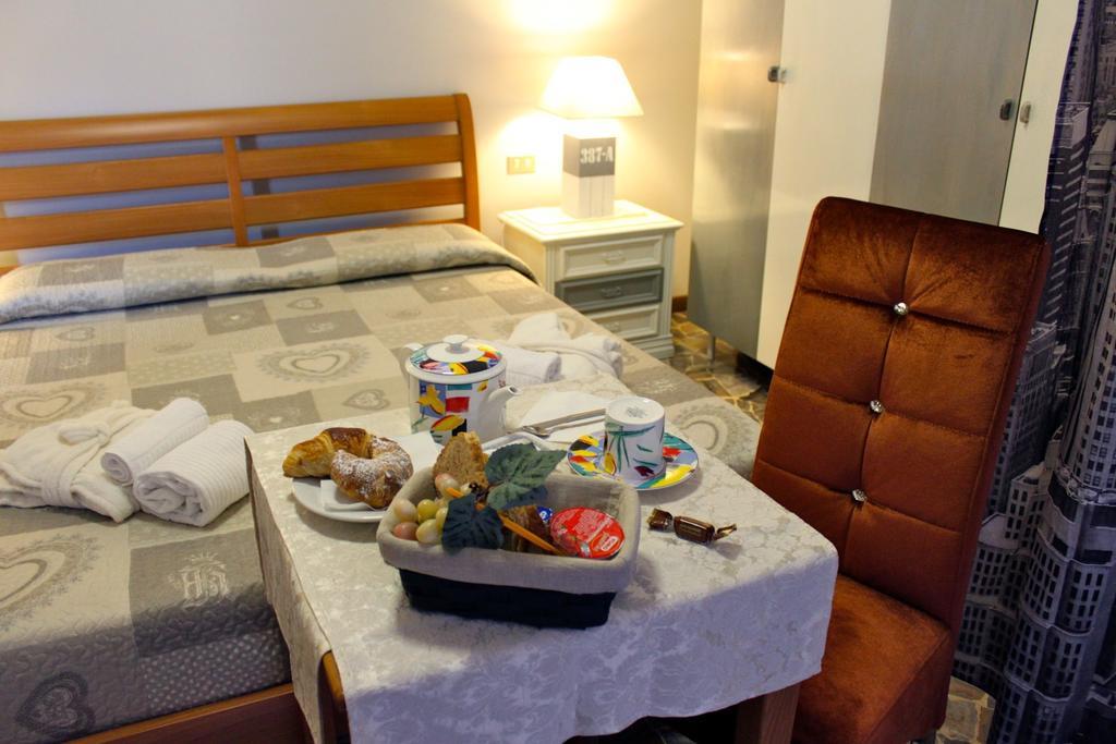Antica Brianza Alloggi Bed & Breakfast Bergamo Phòng bức ảnh